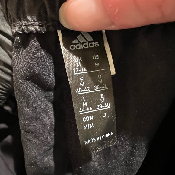Women’s Medium Adidas Cargo Pants - Picture 11 of 16